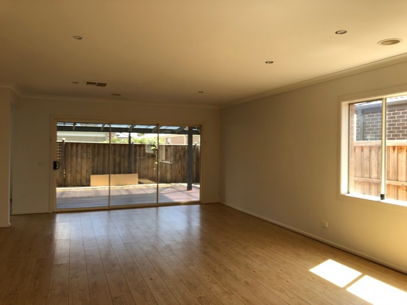 142 Mountainview Boulevard, Cranbourne North VIC 3977