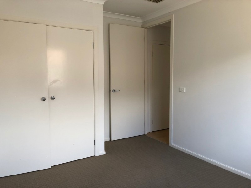 142 Mountainview Boulevard, Cranbourne North VIC 3977