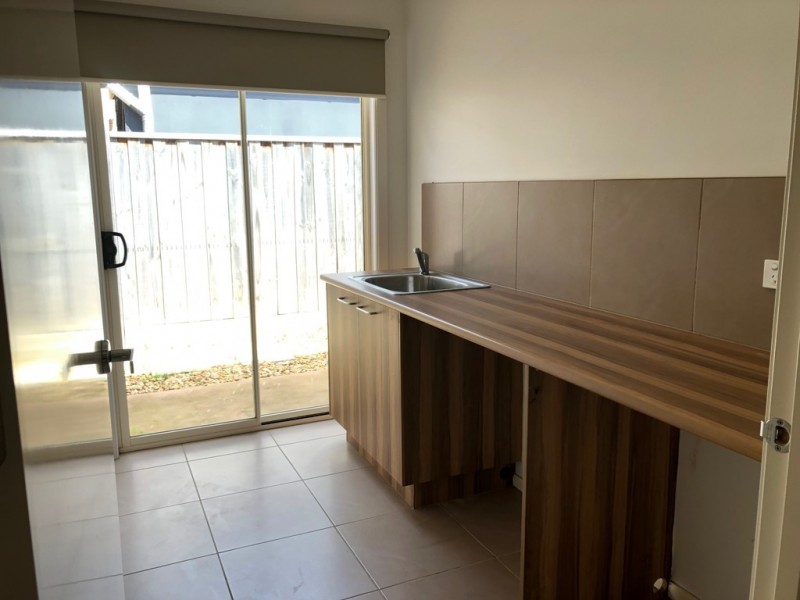 142 Mountainview Boulevard, Cranbourne North VIC 3977