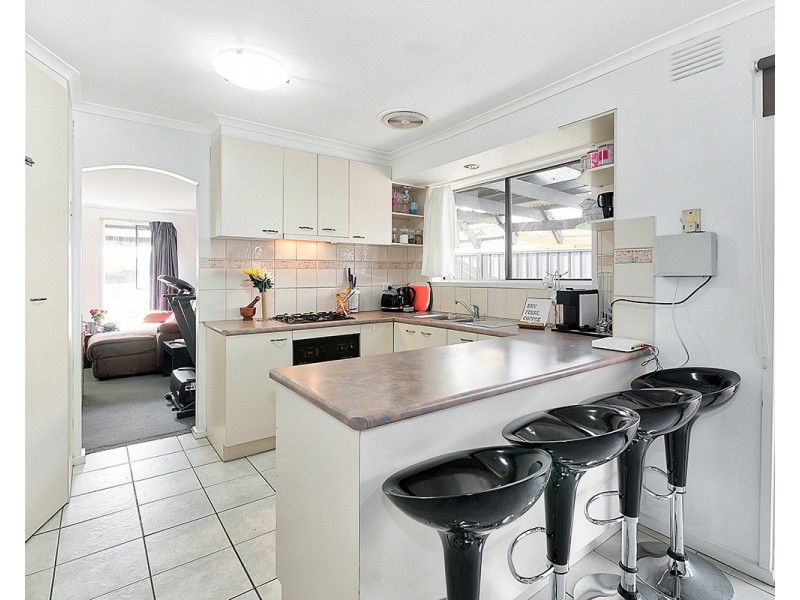 16 Fairbairn Road, Cranbourne VIC 3977