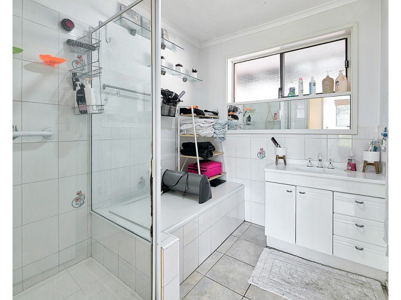 16 Fairbairn Road, Cranbourne VIC 3977