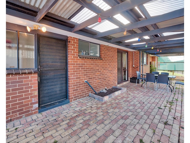 16 Fairbairn Road, Cranbourne VIC 3977