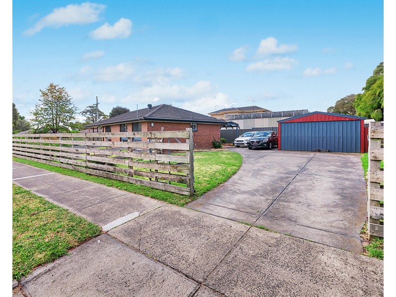 16 Fairbairn Road, Cranbourne VIC 3977