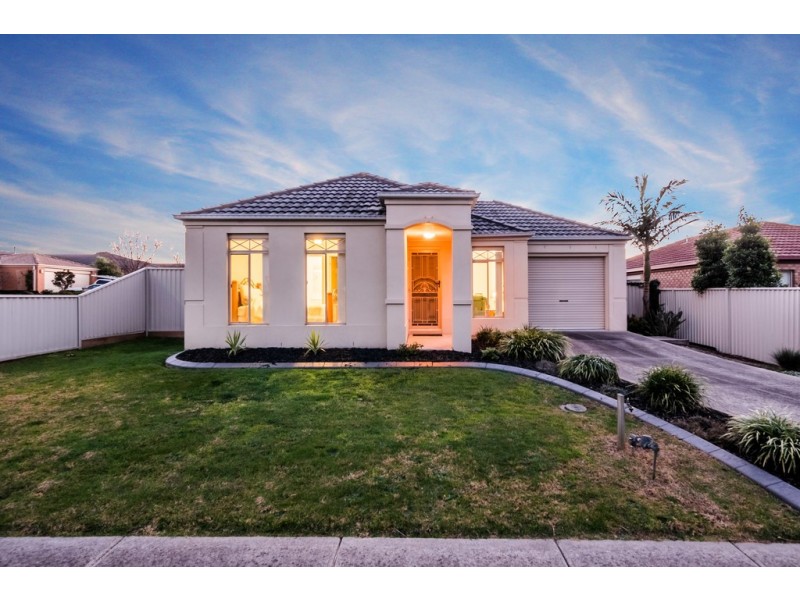 13 Willowbank Place, Cranbourne East VIC 3977