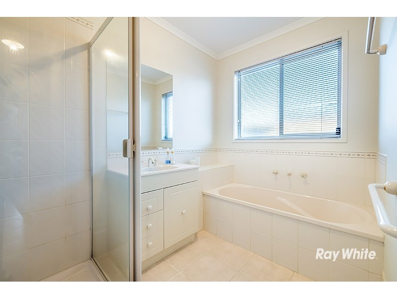 13 Willowbank Place, Cranbourne East VIC 3977