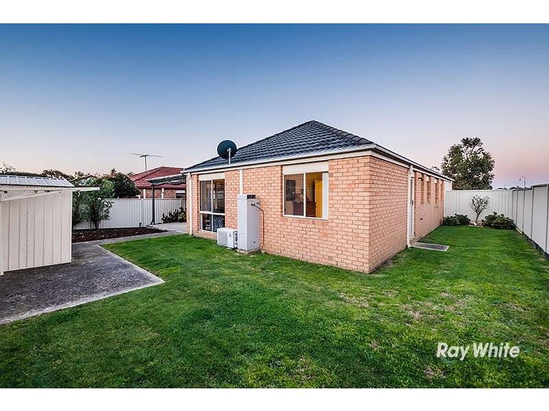 13 Willowbank Place, Cranbourne East VIC 3977