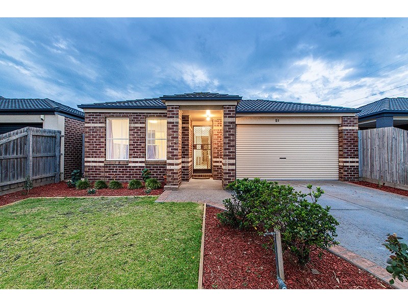 51 Calais Circuit, Cranbourne West VIC 3977