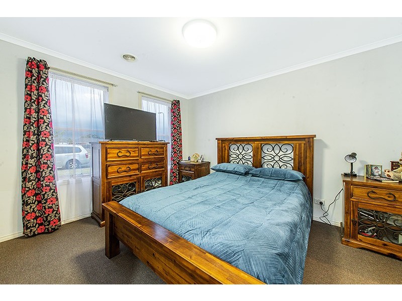 51 Calais Circuit, Cranbourne West VIC 3977