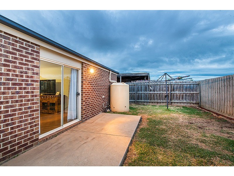 51 Calais Circuit, Cranbourne West VIC 3977