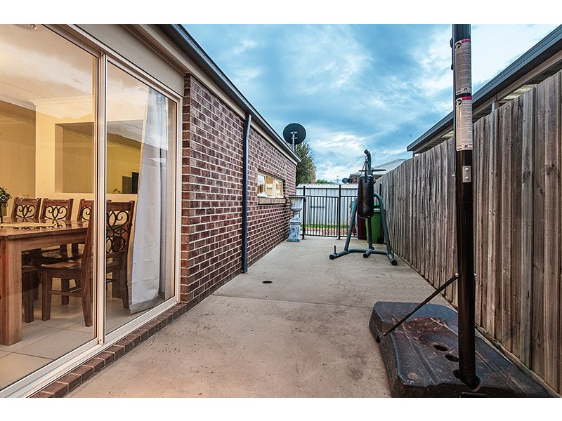 51 Calais Circuit, Cranbourne West VIC 3977