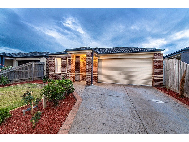 51 Calais Circuit, Cranbourne West VIC 3977