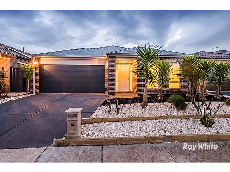 18 San Fratello Street, Clyde North VIC 3978