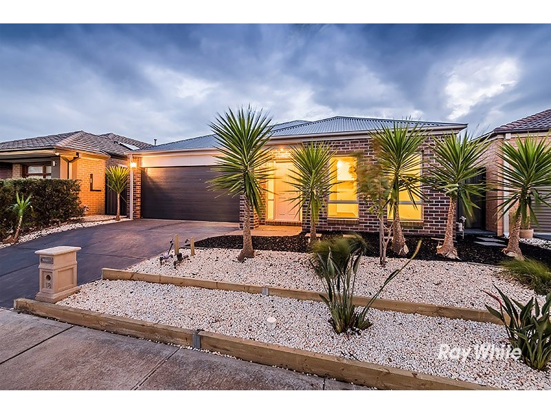 18 San Fratello Street, Clyde North VIC 3978