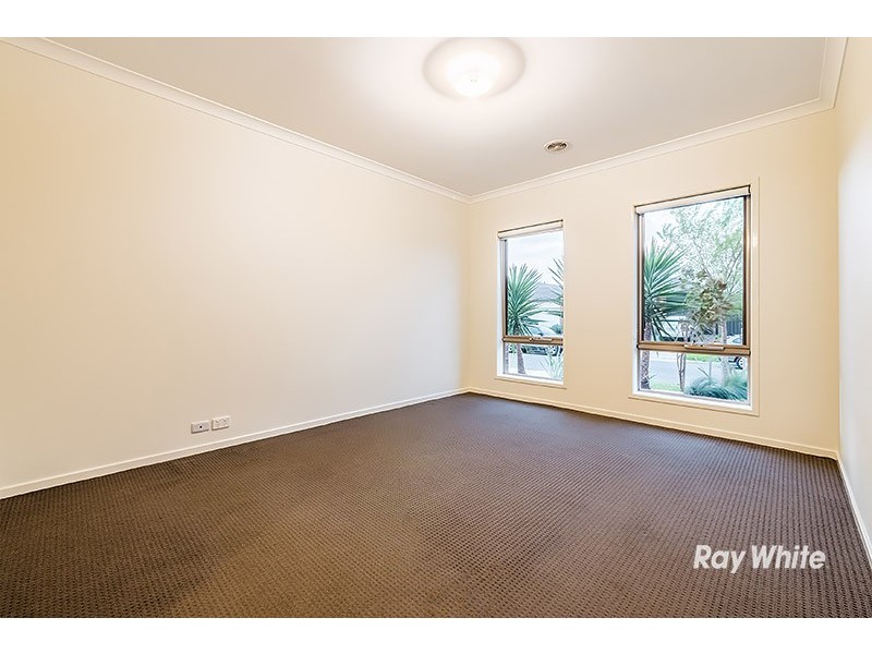 18 San Fratello Street, Clyde North VIC 3978