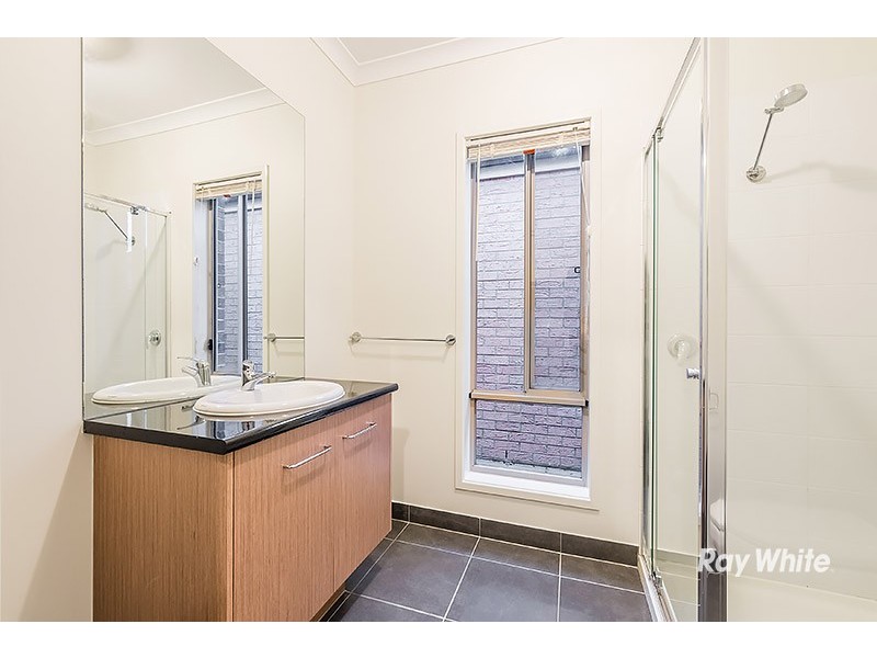 18 San Fratello Street, Clyde North VIC 3978