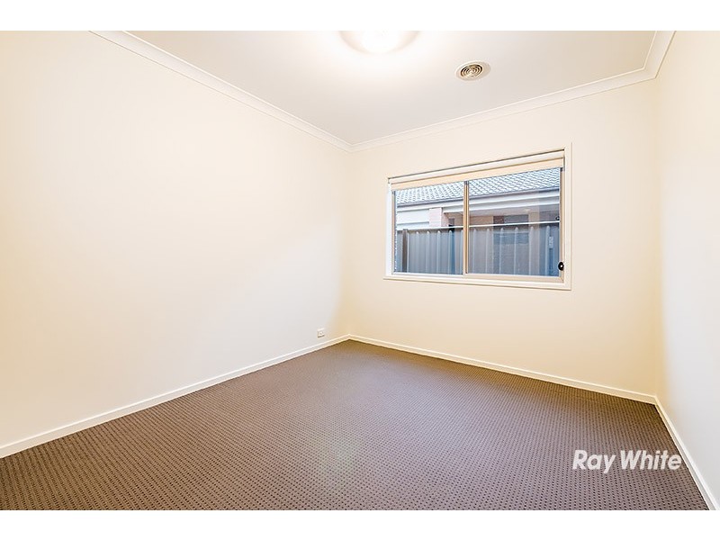 18 San Fratello Street, Clyde North VIC 3978