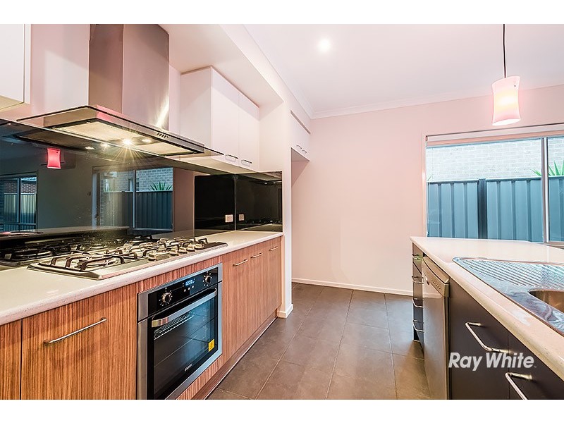 18 San Fratello Street, Clyde North VIC 3978