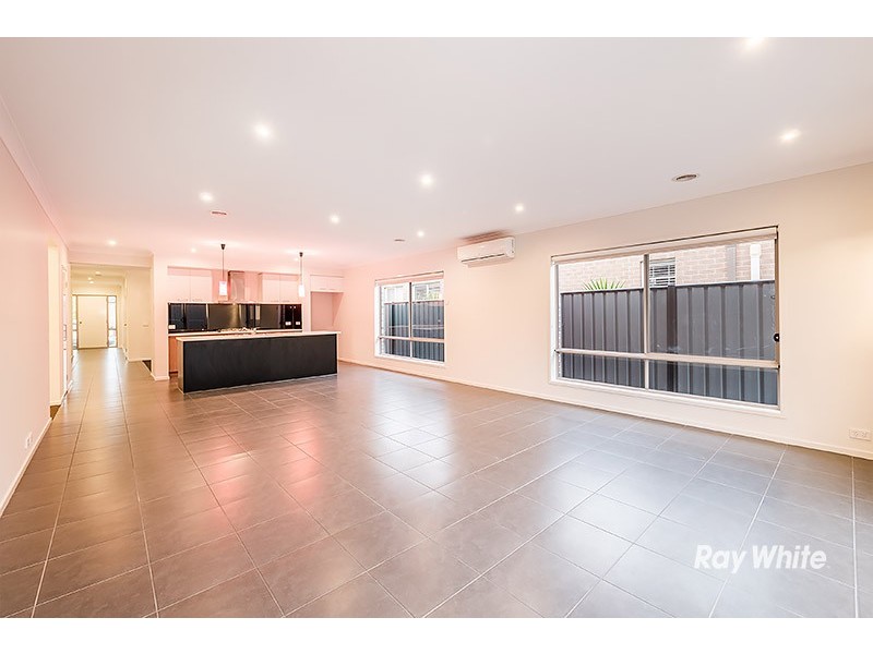 18 San Fratello Street, Clyde North VIC 3978