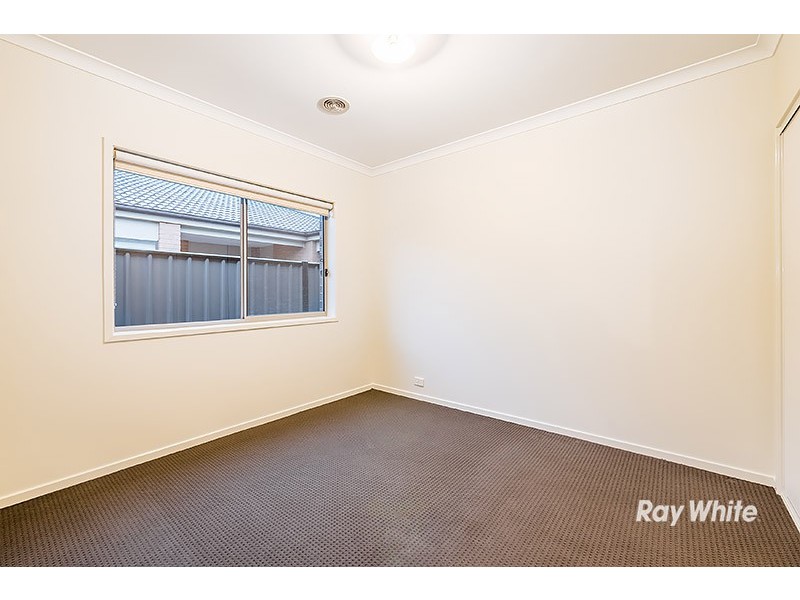 18 San Fratello Street, Clyde North VIC 3978