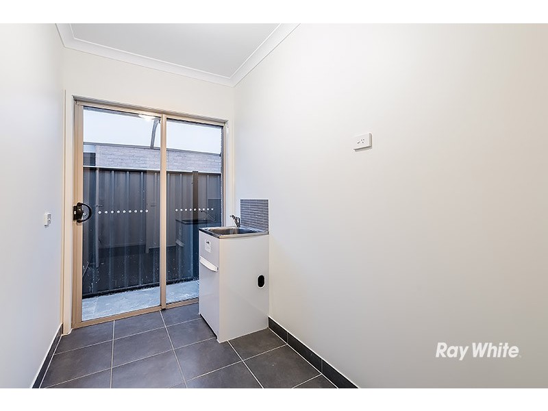 18 San Fratello Street, Clyde North VIC 3978