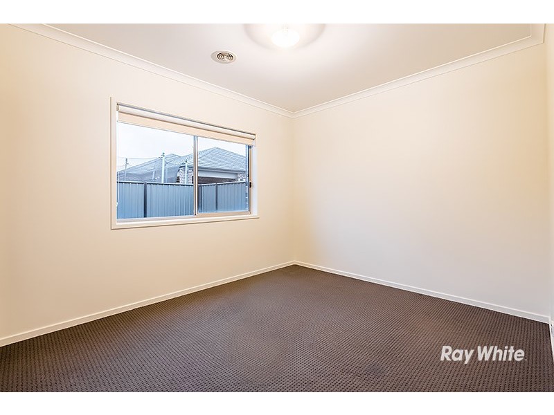 18 San Fratello Street, Clyde North VIC 3978