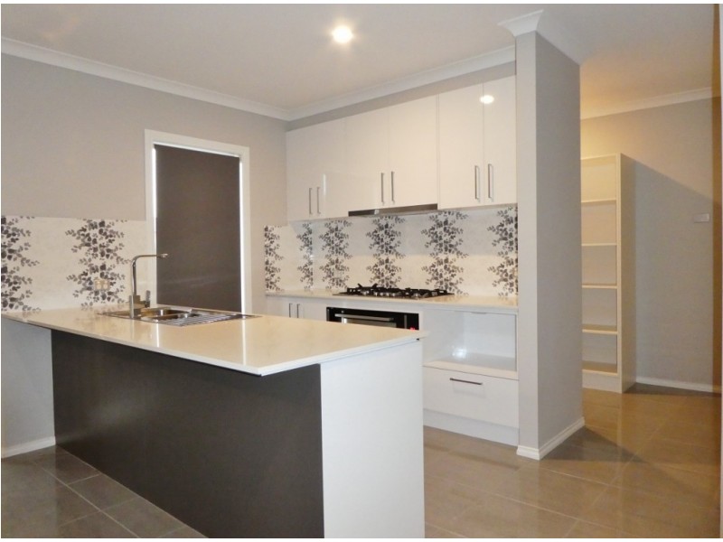 24 Braestar Street, Cranbourne VIC 3977