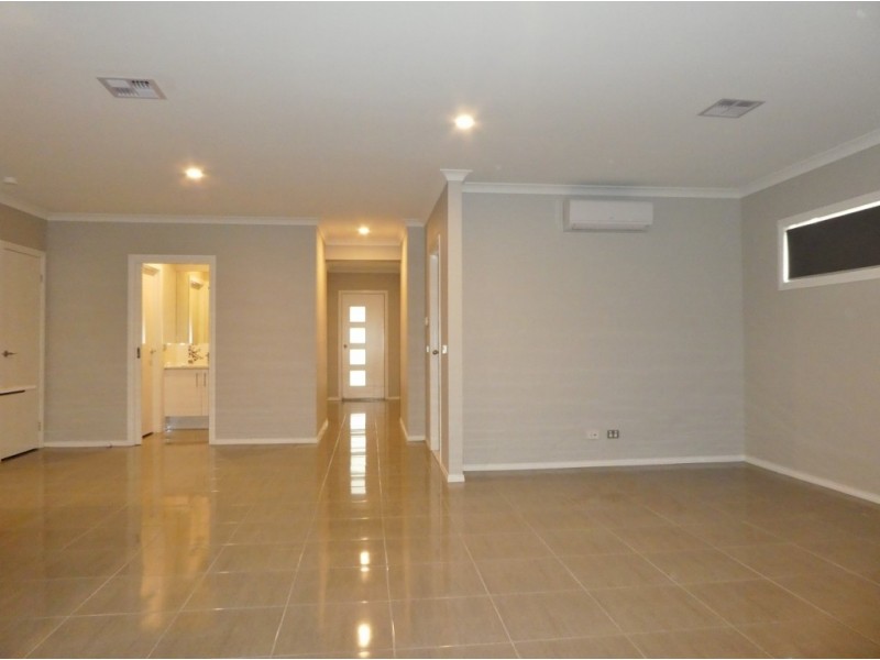 24 Braestar Street, Cranbourne VIC 3977