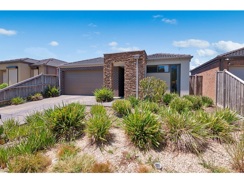 8 Islington Avenue, Cranbourne North VIC 3977