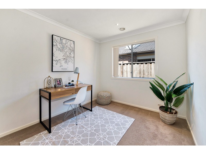 8 Islington Avenue, Cranbourne North VIC 3977