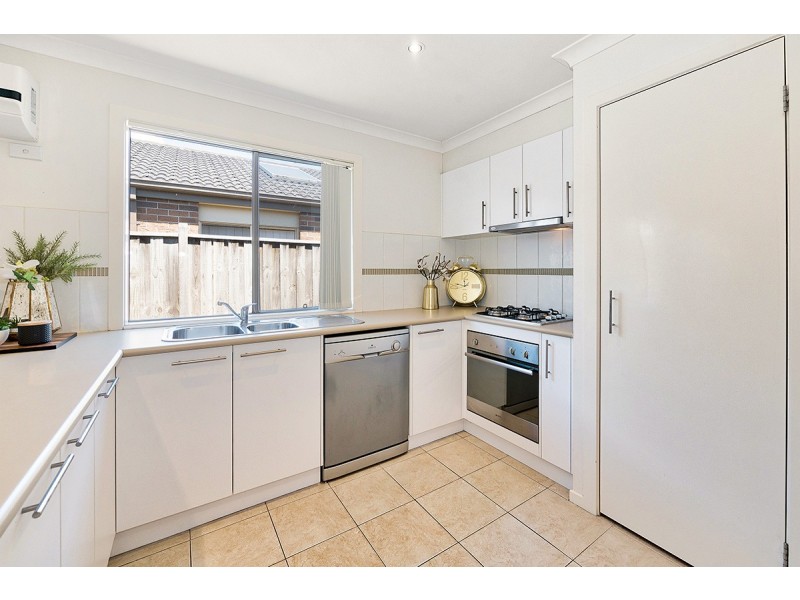 8 Islington Avenue, Cranbourne North VIC 3977