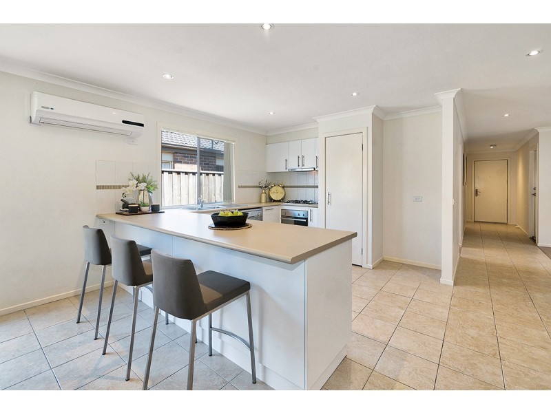 8 Islington Avenue, Cranbourne North VIC 3977