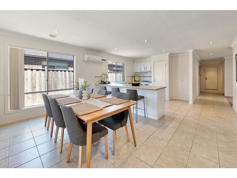 8 Islington Avenue, Cranbourne North VIC 3977