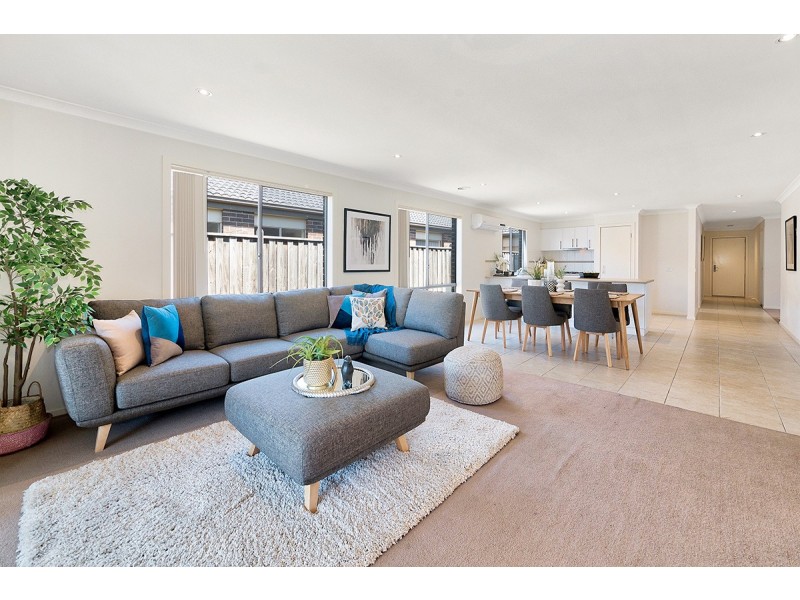 8 Islington Avenue, Cranbourne North VIC 3977