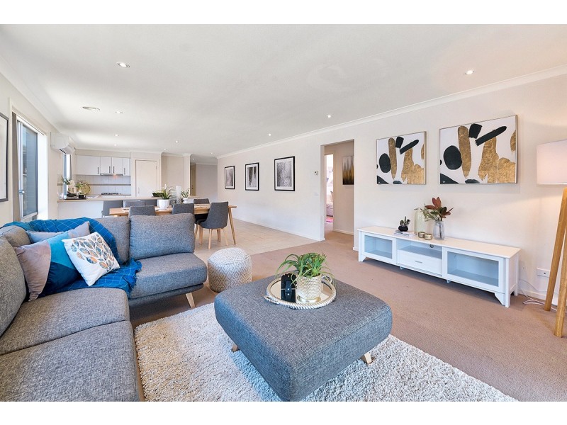 8 Islington Avenue, Cranbourne North VIC 3977