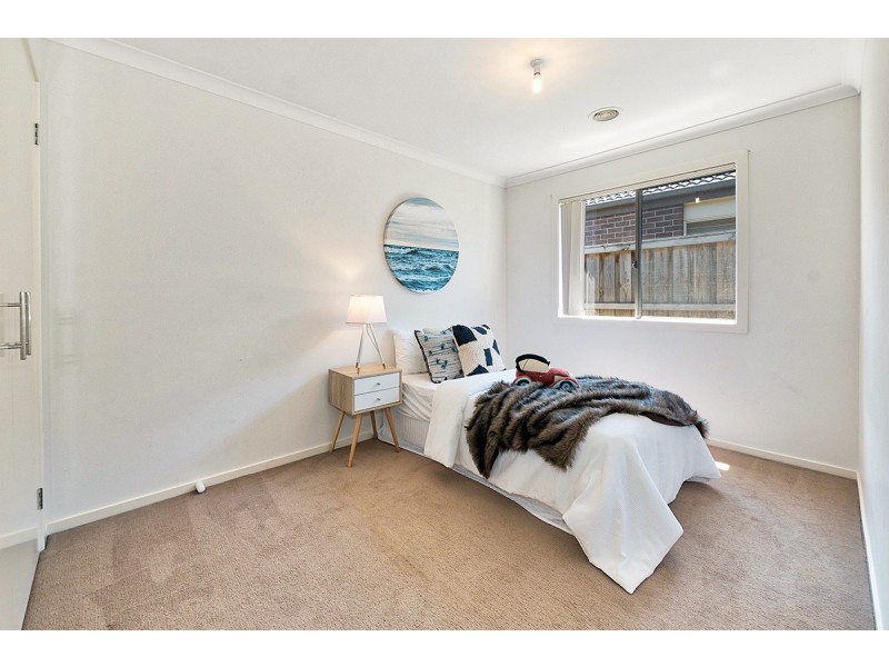 8 Islington Avenue, Cranbourne North VIC 3977