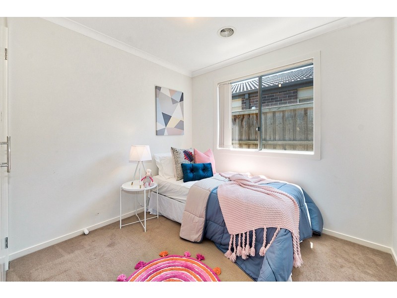 8 Islington Avenue, Cranbourne North VIC 3977