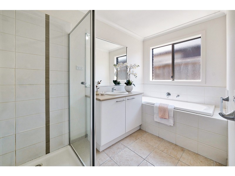 8 Islington Avenue, Cranbourne North VIC 3977