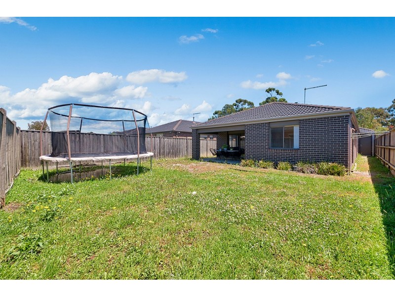 8 Islington Avenue, Cranbourne North VIC 3977