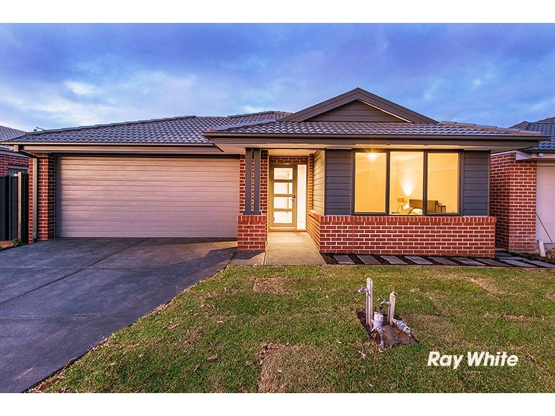 11 Baranello Crescent, Cranbourne East VIC 3977