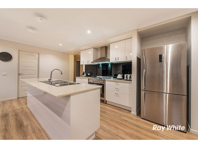 11 Baranello Crescent, Cranbourne East VIC 3977