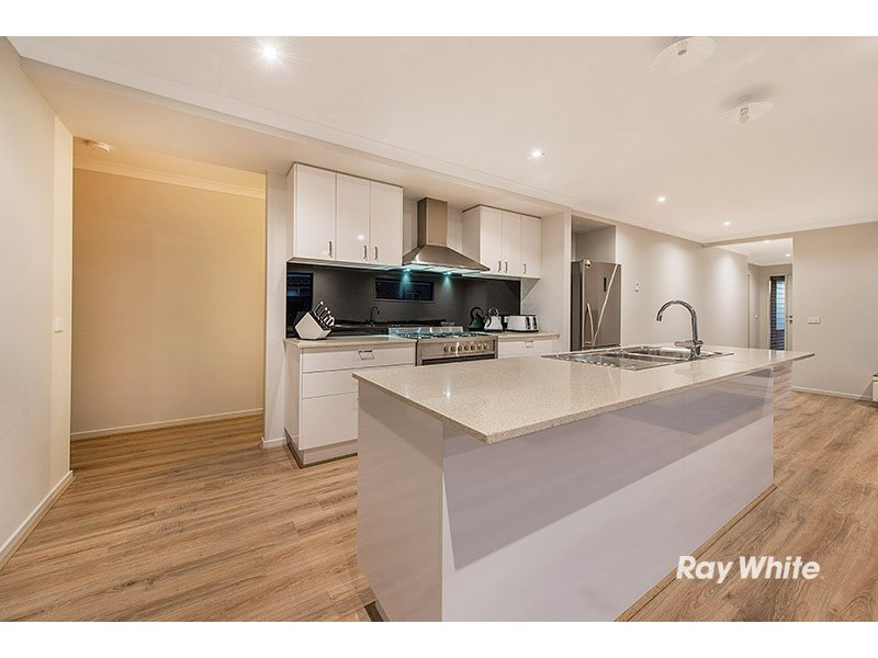 11 Baranello Crescent, Cranbourne East VIC 3977