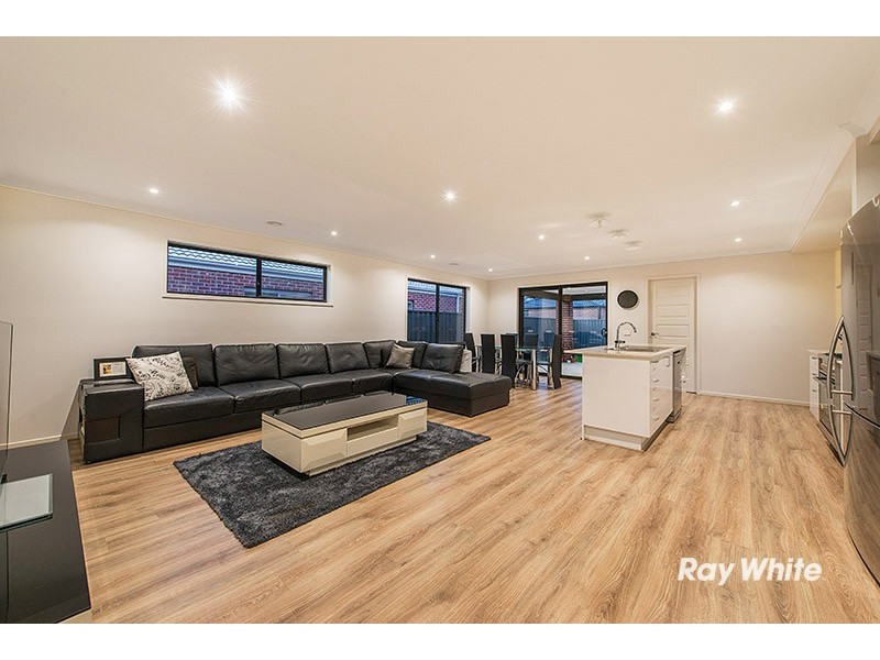 11 Baranello Crescent, Cranbourne East VIC 3977