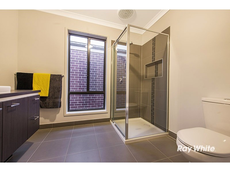 11 Baranello Crescent, Cranbourne East VIC 3977