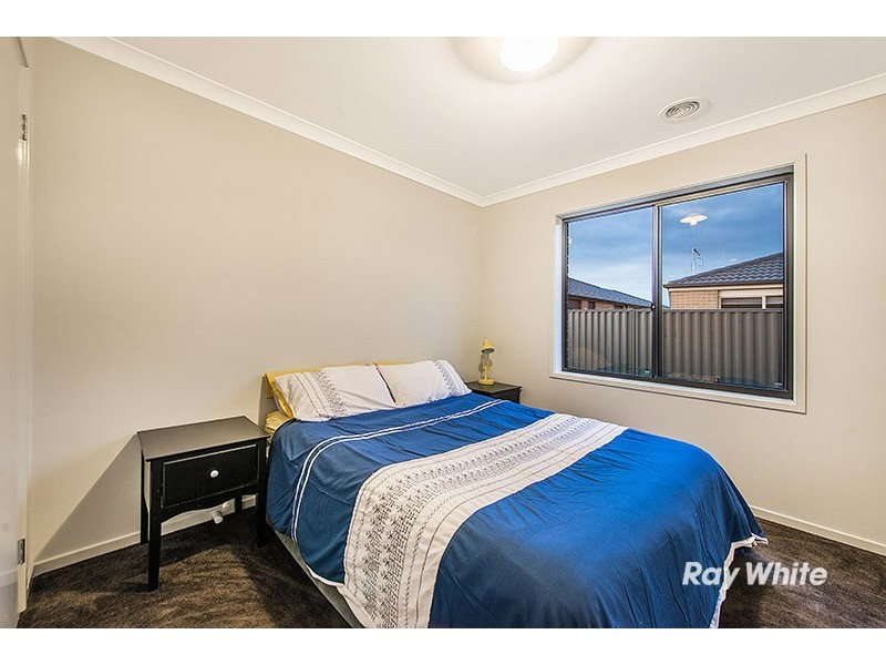 11 Baranello Crescent, Cranbourne East VIC 3977