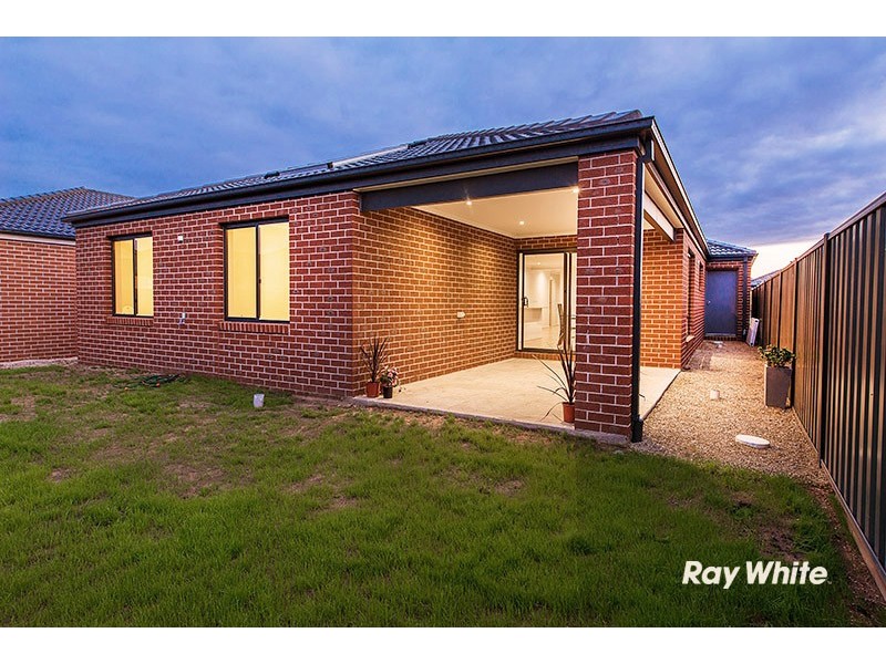 11 Baranello Crescent, Cranbourne East VIC 3977