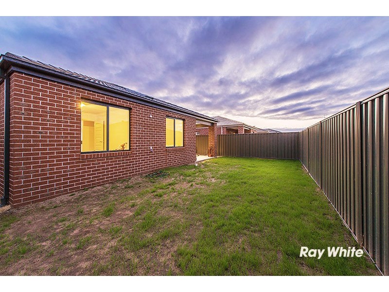11 Baranello Crescent, Cranbourne East VIC 3977