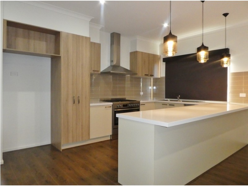14 Amburla Drive, Cranbourne North VIC 3977