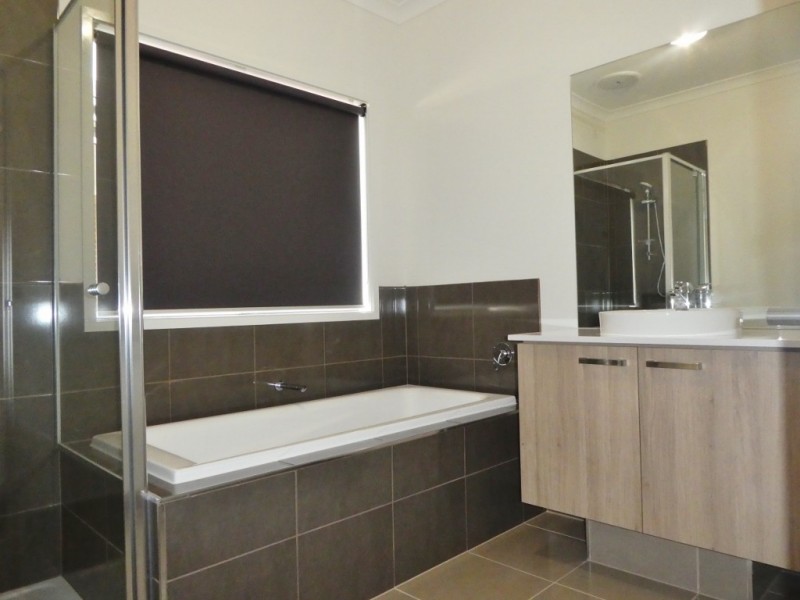 14 Amburla Drive, Cranbourne North VIC 3977