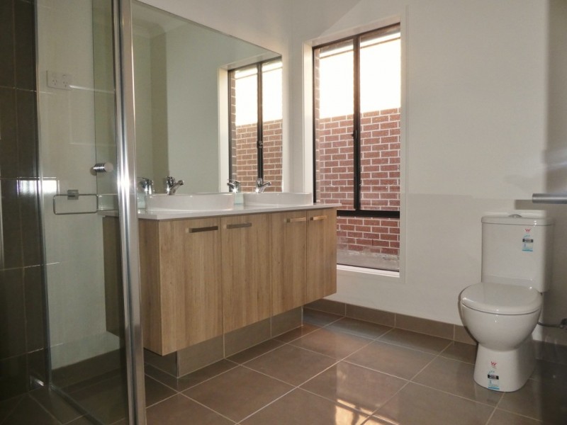 14 Amburla Drive, Cranbourne North VIC 3977
