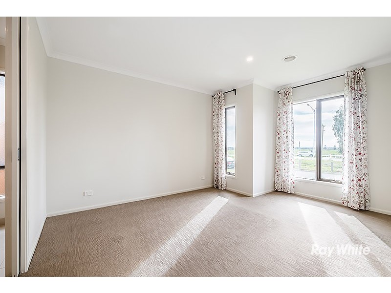 64 City Vista Circuit, Cranbourne West VIC 3977